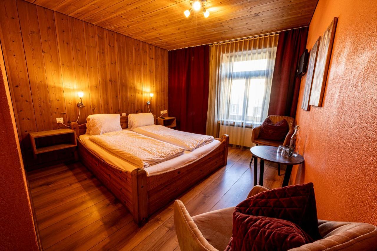 Curuna Hotel-Garni B&B Скуоль Экстерьер фото