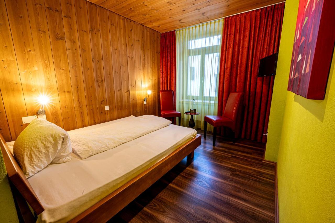 Curuna Hotel-Garni B&B Скуоль Экстерьер фото