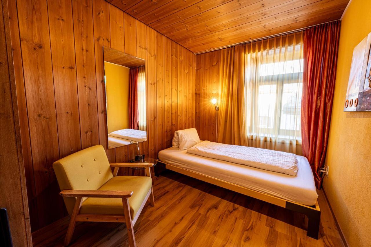 Curuna Hotel-Garni B&B Скуоль Экстерьер фото